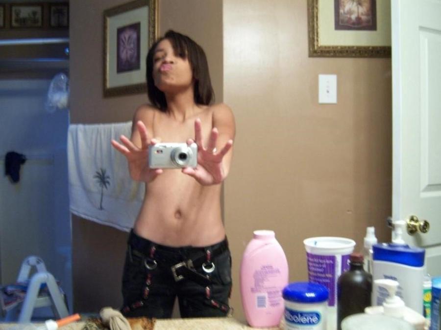 15P Ebony teen gfs posing for cell phone pics
