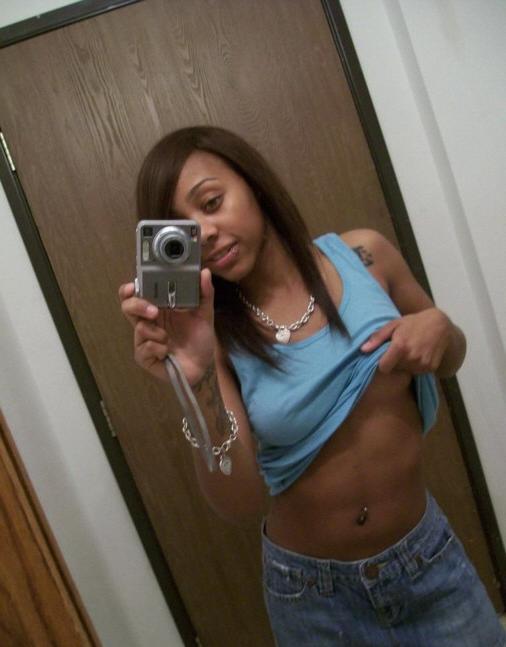 15P Ebony teen gfs posing for cell phone pics