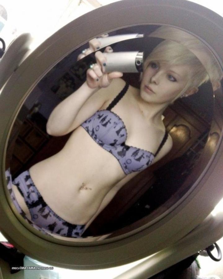 8P Two sexy emo babes posing around the home