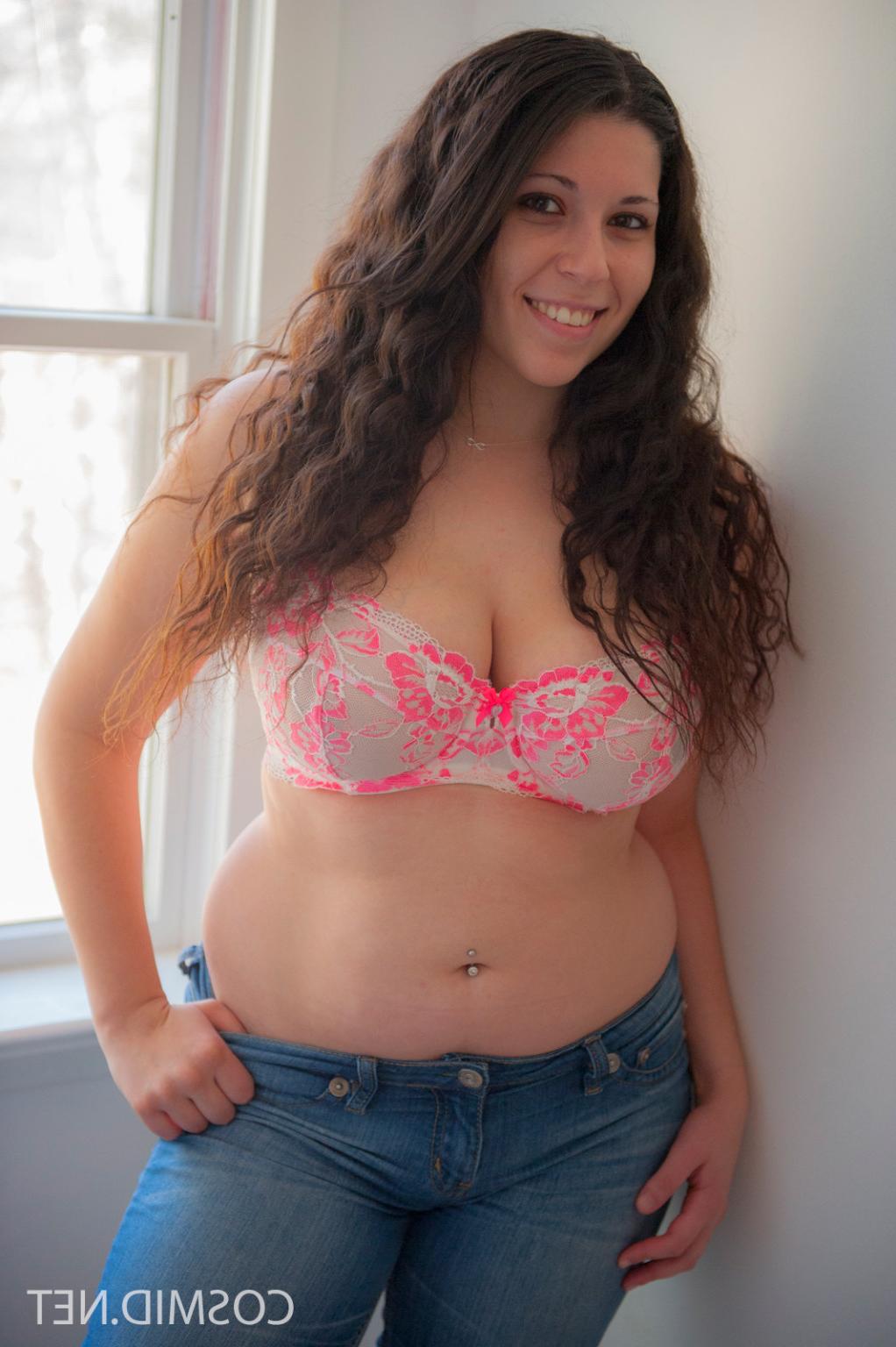 16P Natural huge tits girl Mallorie Abello