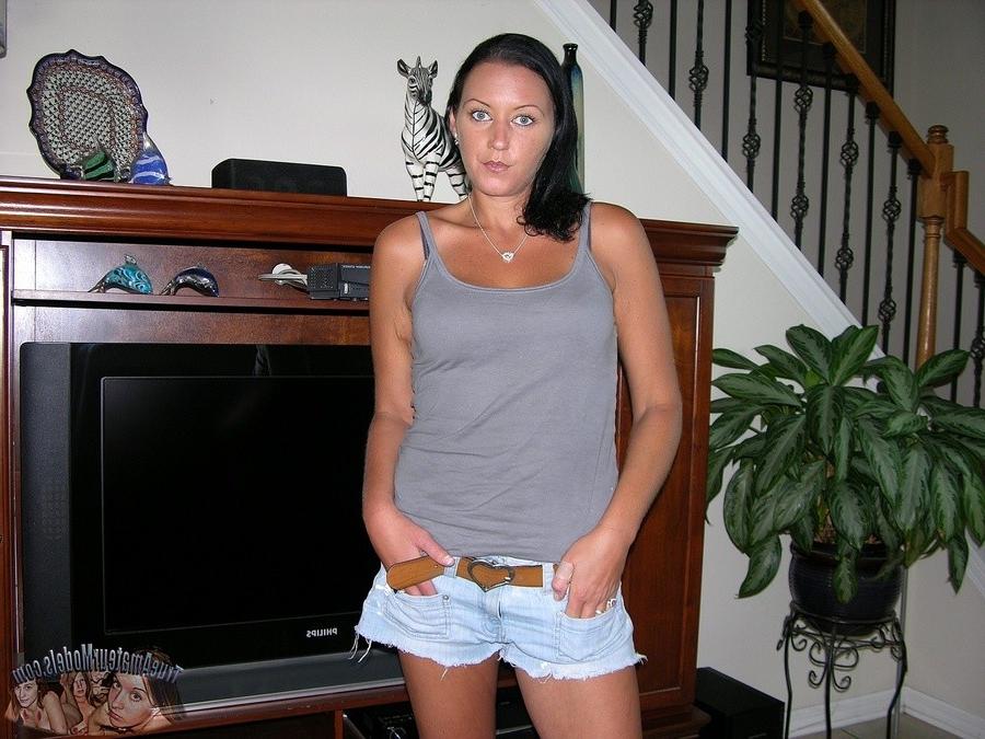 14P Watch katherine strip nude and spread her hairy pussy