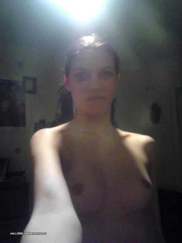 15P Grumpy amateur wife showing off nude