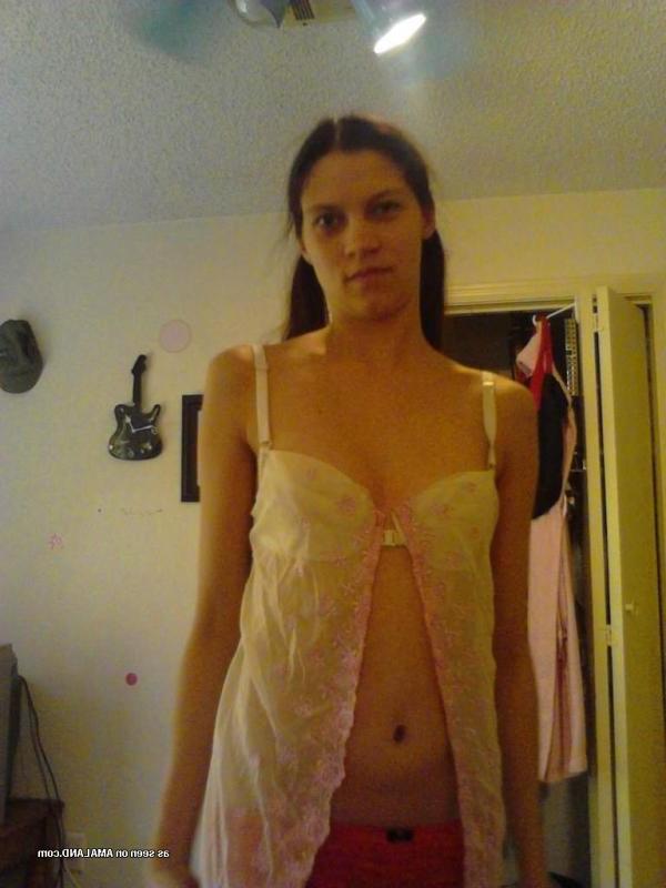 15P Grumpy amateur wife showing off nude