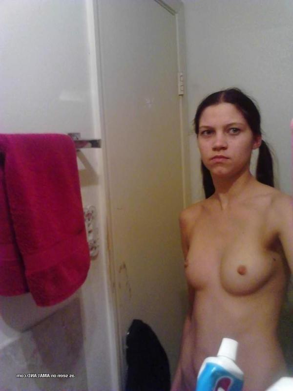 15P Grumpy amateur wife showing off nude