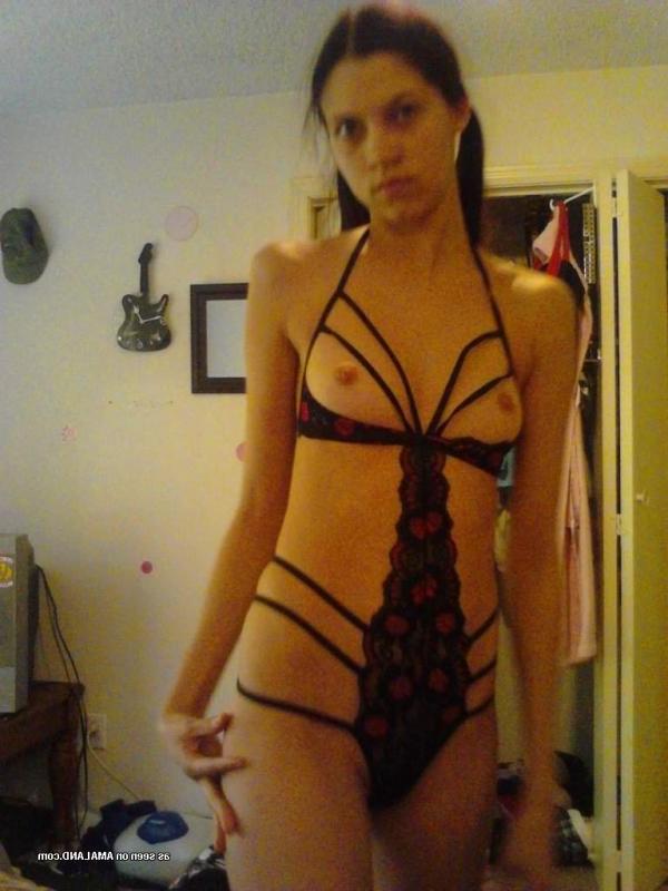 15P Grumpy amateur wife showing off nude