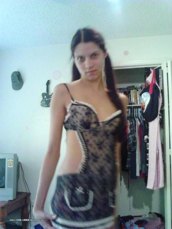 15P Grumpy amateur wife showing off nude