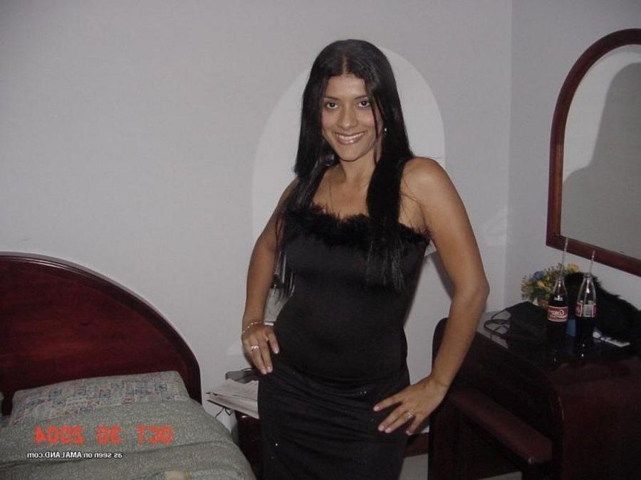 12P Wild sexy gorgeous amateur Spanish chick posing