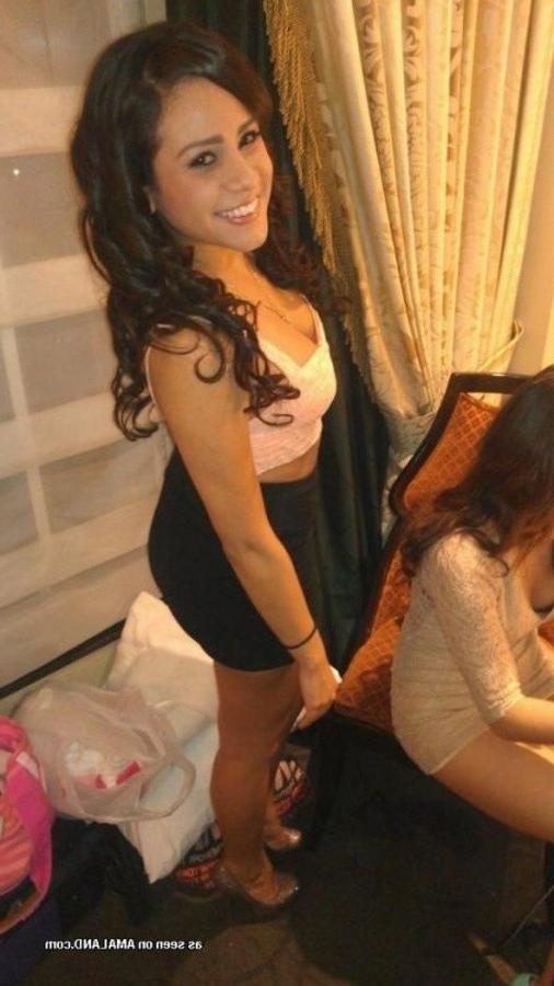 12P Amateur gorgeous chica posing sexy with friends