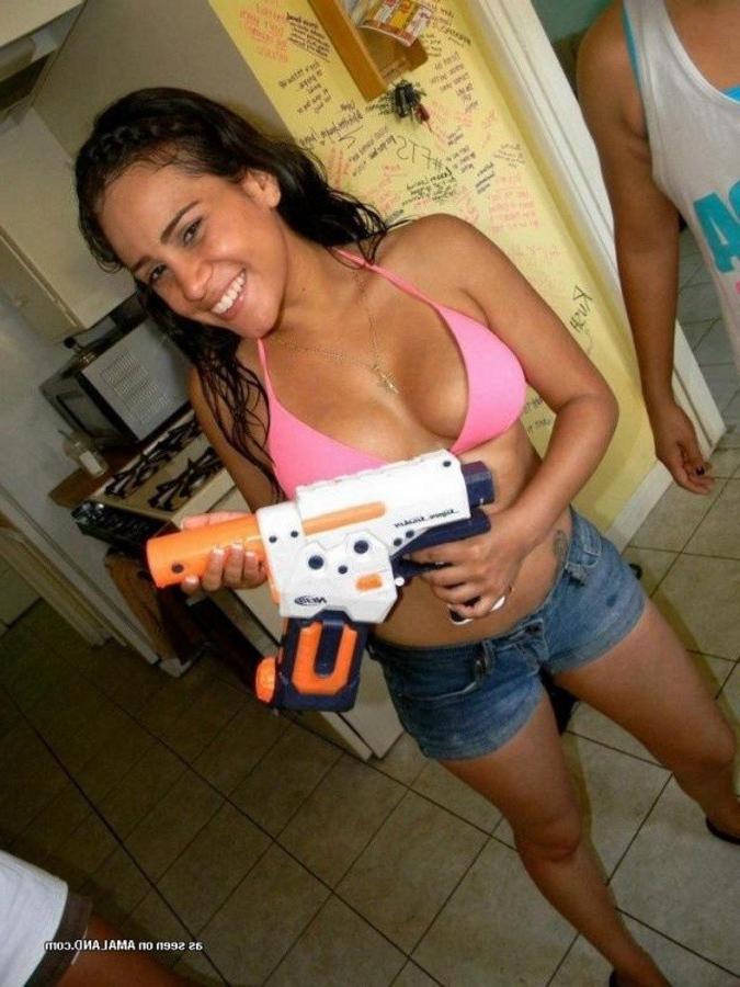 12P Amateur gorgeous chica posing sexy with friends