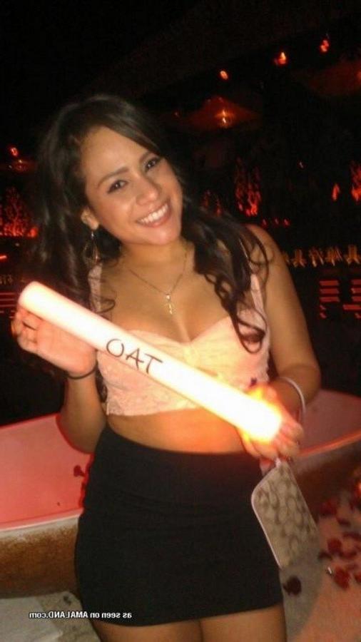 12P Amateur gorgeous chica posing sexy with friends