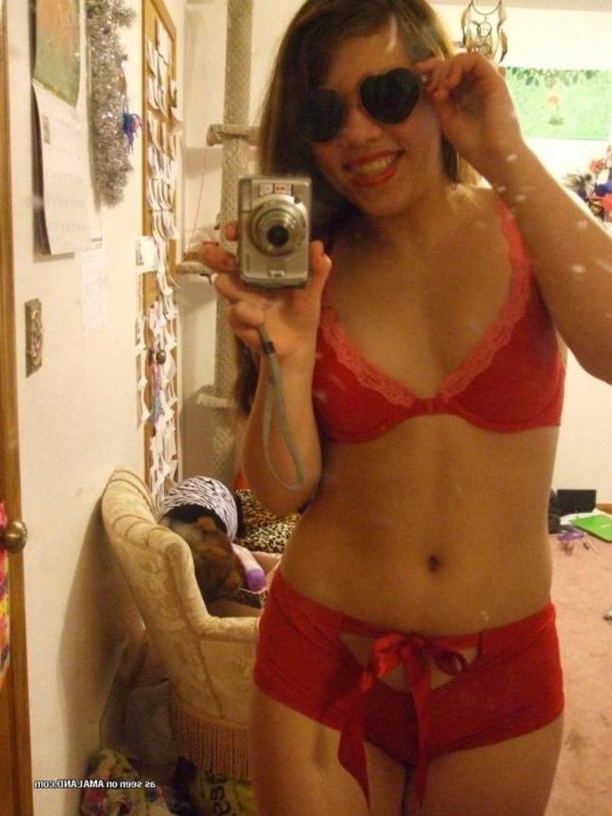 12P Sexy Spanish girlfriend selfshooting in her lingerie