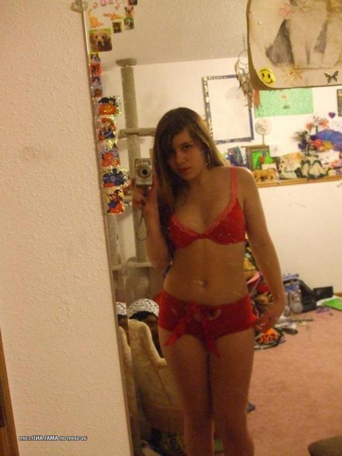 12P Sexy Spanish girlfriend selfshooting in her lingerie
