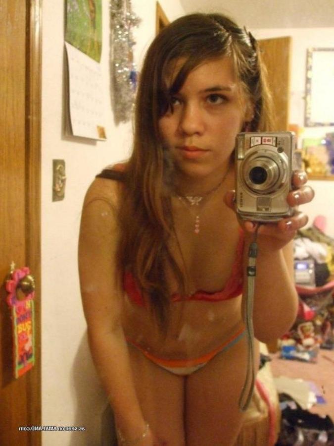 12P Sexy Spanish girlfriend selfshooting in her lingerie