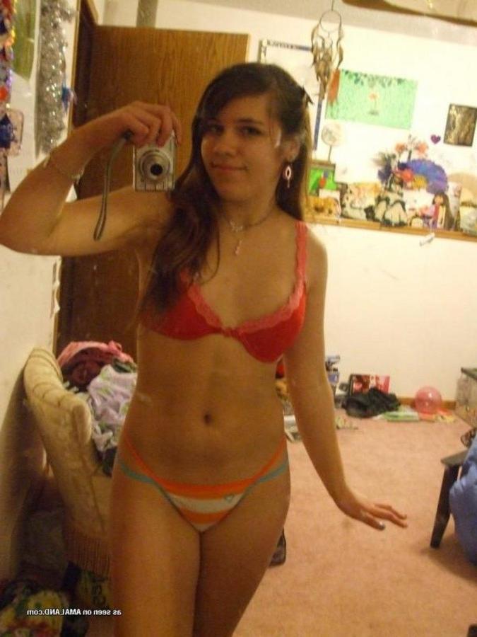 12P Sexy Spanish girlfriend selfshooting in her lingerie