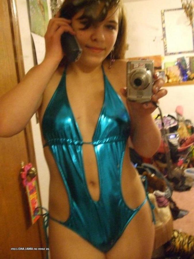 12P Sexy Spanish girlfriend selfshooting in her lingerie