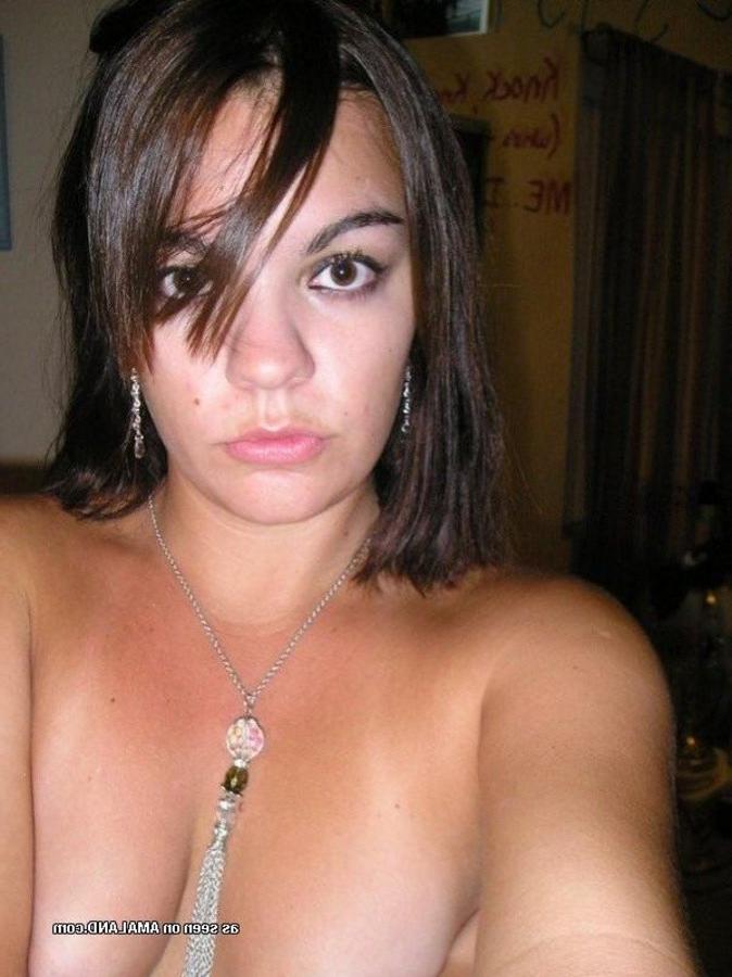 12P Sexy Spanish chick strips naked while selfshooting