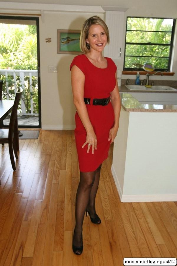 15P Amateur wife nylons