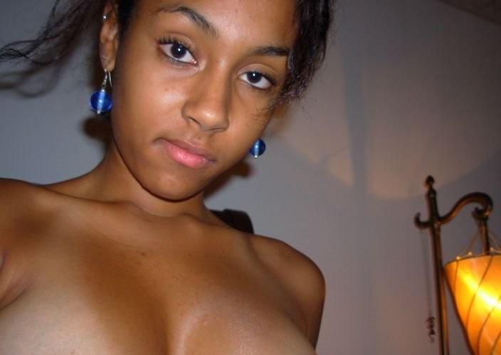 15P Ebony teen gfs posing for cell phone pics