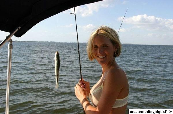15P Amateur wife fishing in bra and panties