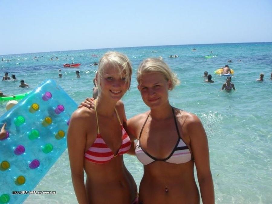 12P Collection of sexy bikini babes posing for their pals on cam