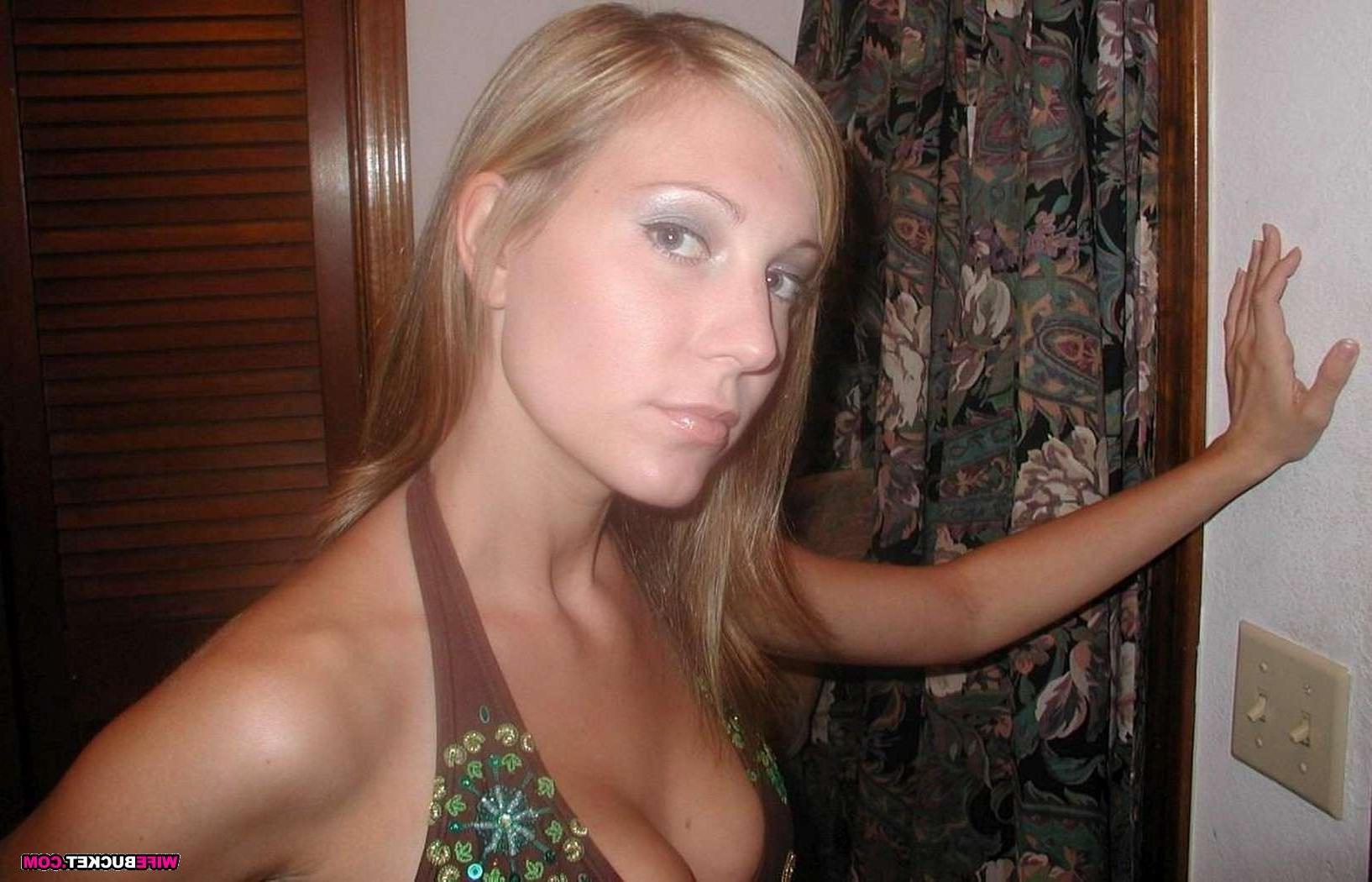 16P Wife threesome sex pictures with swingers