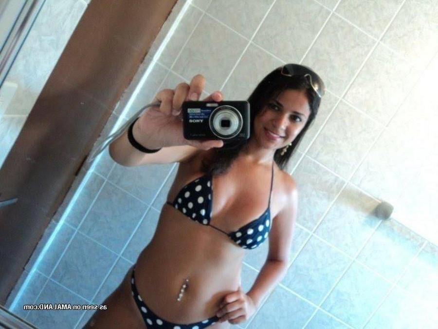 12P Collection of a hottie Spanish babe's sexy selfpics