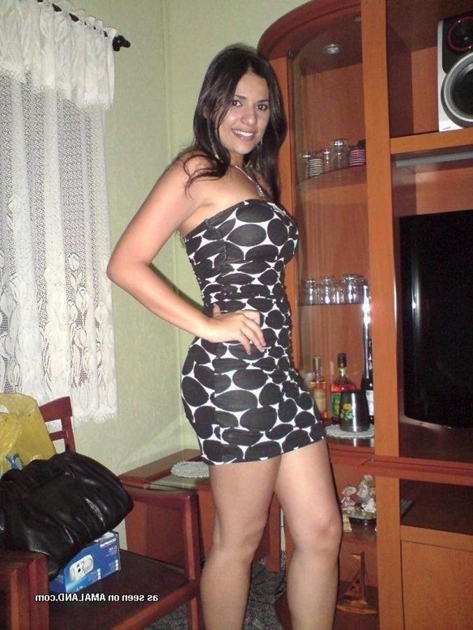 12P Collection of a hottie Spanish babe's sexy selfpics