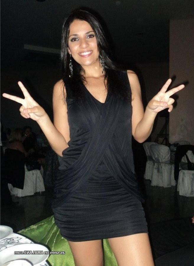 12P Collection of a hottie Spanish babe's sexy selfpics
