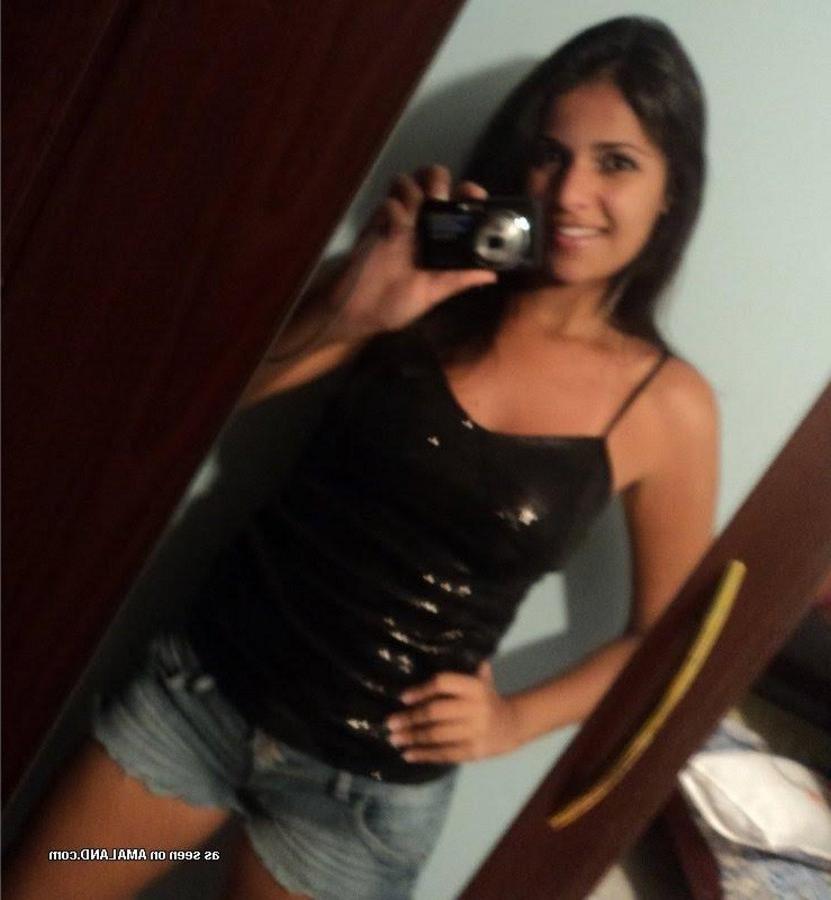 12P Collection of a hottie Spanish babe's sexy selfpics