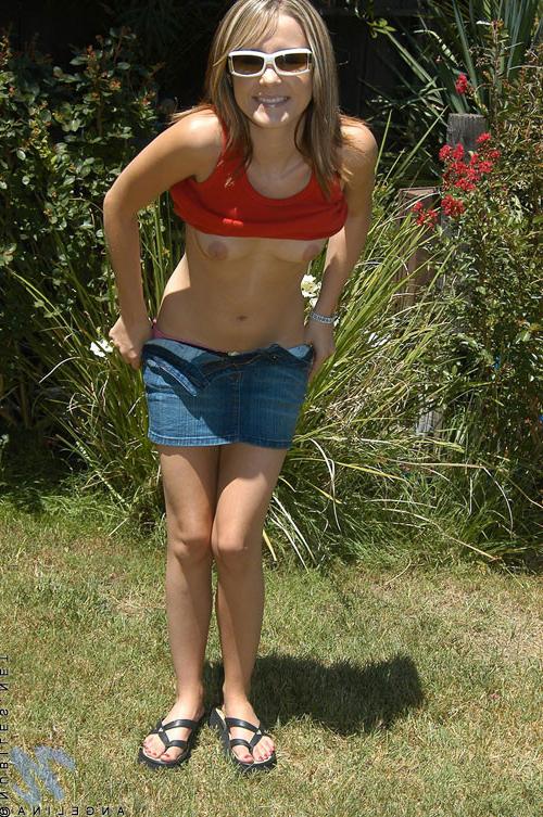 12P College chick showing her round tits and posing naked in the garden