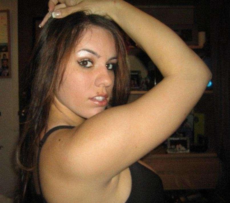 10P Pictures of Gracie exposing her huge tits