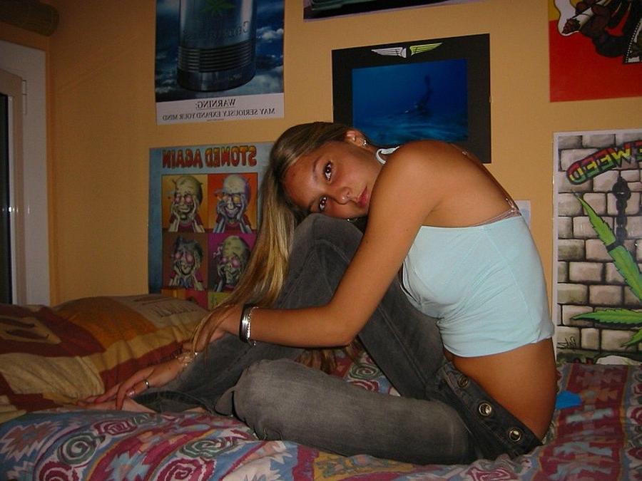 9P Girlfriend with huge tits posing for camera