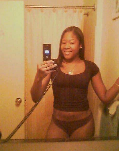 15P Ebony teen gfs posing for cell phone pics