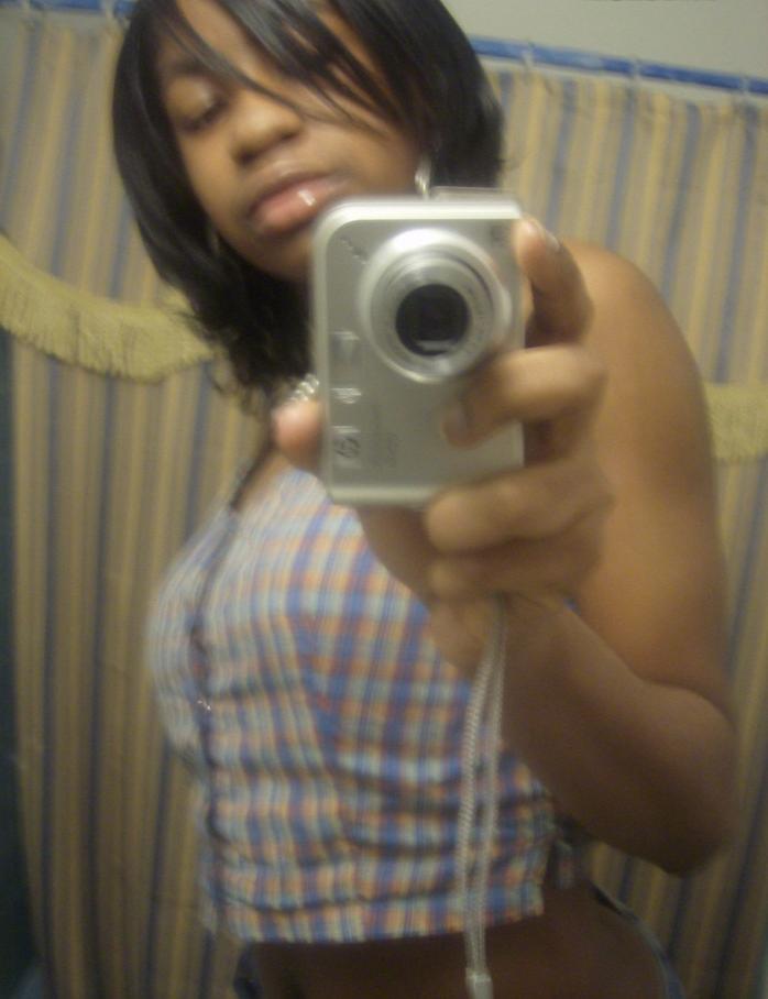 15P Ebony teen gfs posing for cell phone pics