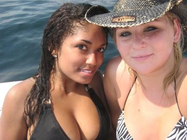 15P Ebony teen gfs posing for cell phone pics