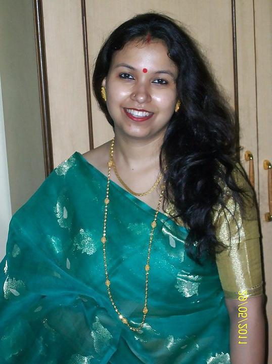 16P Hot Indian Lady