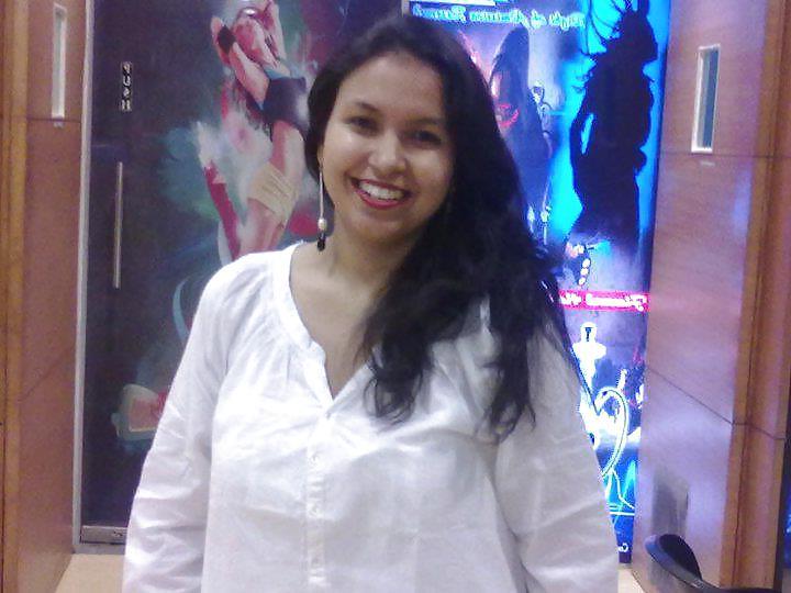 16P Hot Indian Lady