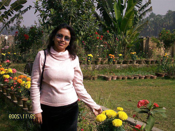 16P Hot Indian Lady