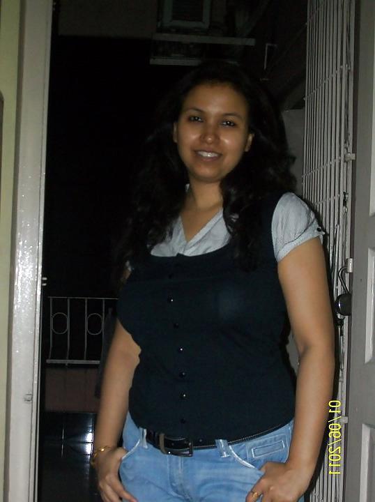 16P Hot Indian Lady