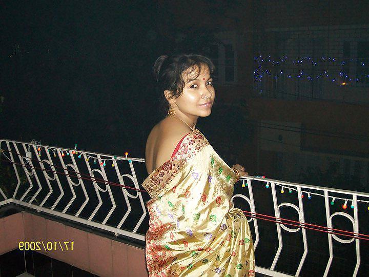 16P Hot Indian Lady