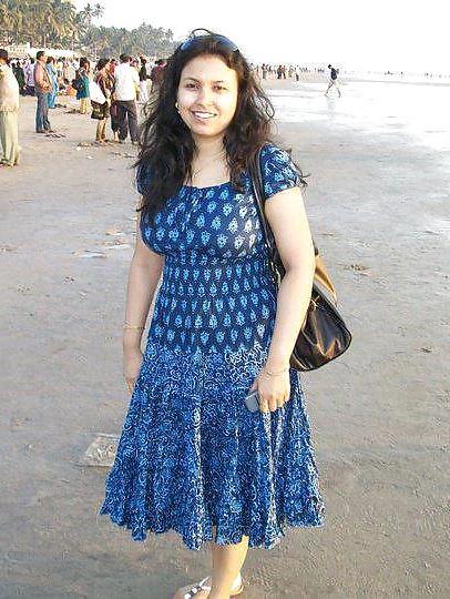 16P Hot Indian Lady