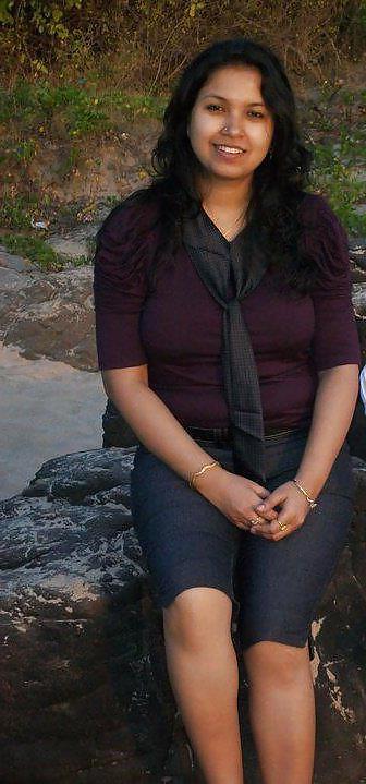 16P Hot Indian Lady