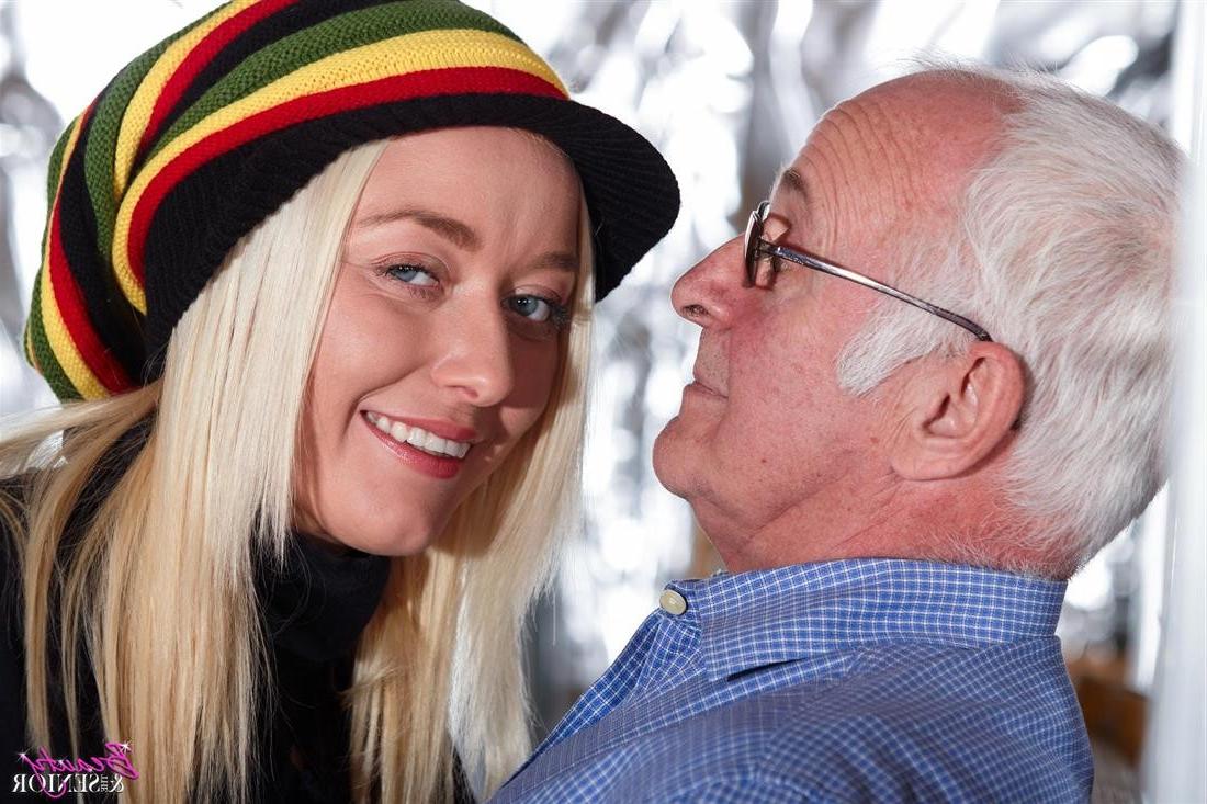 5P A hot young blonde slut sucking and fucking an old dude