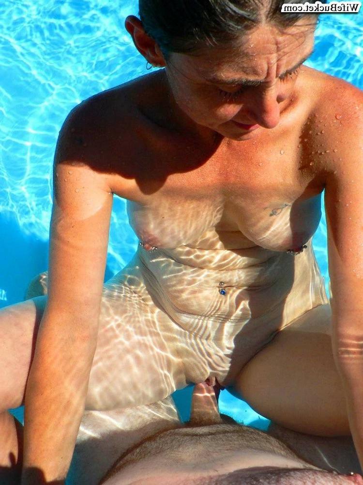 13P Amateur sex in pool