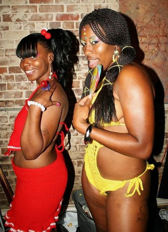 16P Bi curious ebony girlfriend babes have first lesbian experiences