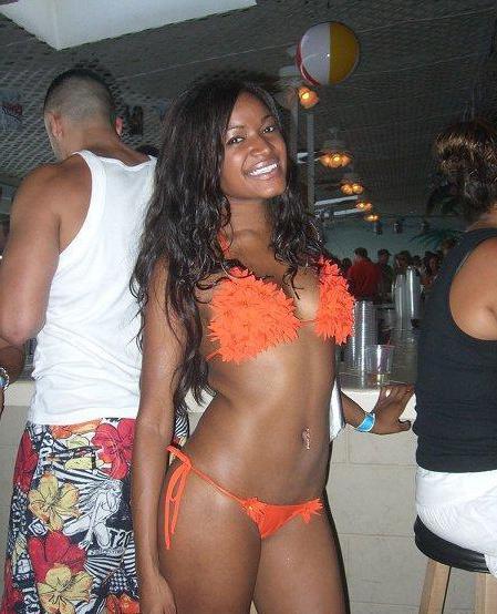 15P Ebony teen gfs posing for cell phone pics