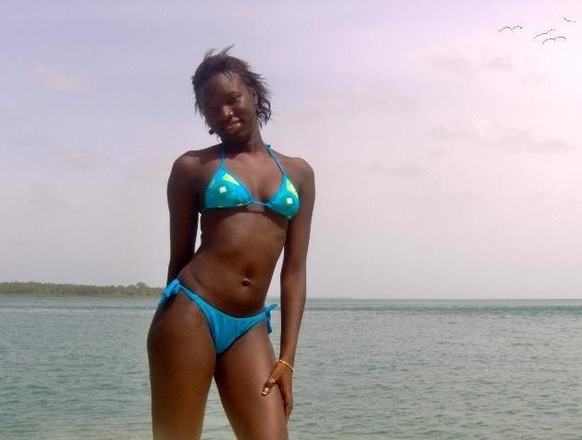 15P Ebony teen gfs posing for cell phone pics
