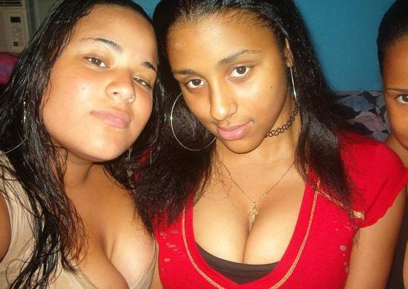 15P Ebony teen gfs posing for cell phone pics