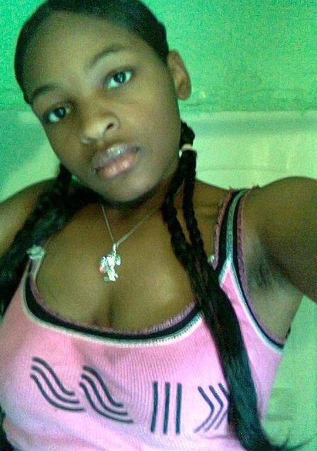 15P Ebony teen gfs posing for cell phone pics