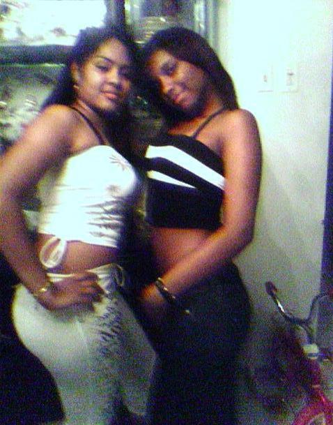 15P Ebony teen gfs posing for cell phone pics